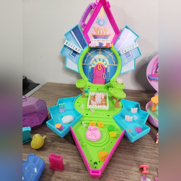 My Little Pony Mini World Magic Ultra Equestria Collection Playset & Accessories - Picture 3 of 7